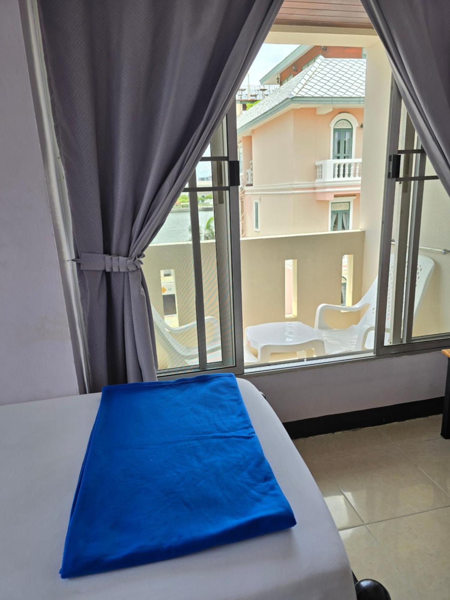 Bella Bella Riverview Bangkok Bagian luar foto